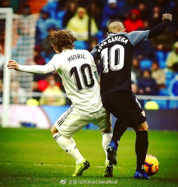 应保持克制 应保持克制